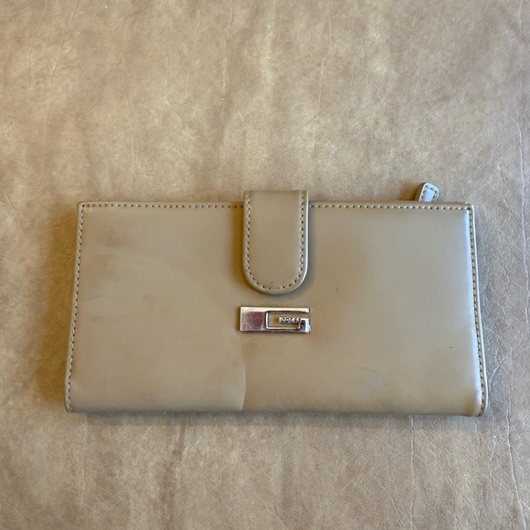 Guess Taupe Wallet - Picture 1 of 6